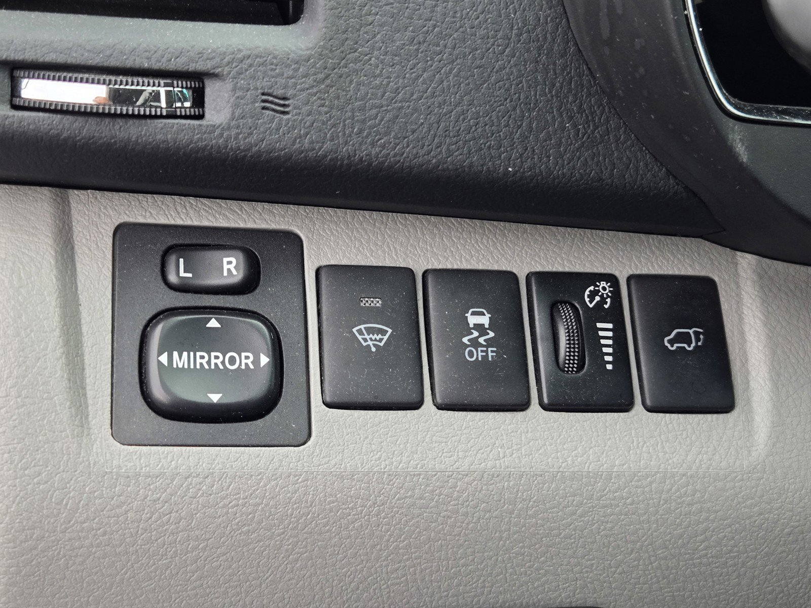 Used 2011 Toyota Highlander Limited w/ Tow Pkg AWD/4WD image 25