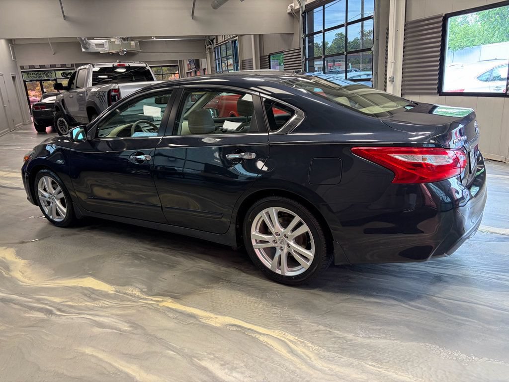 Used 2017 Nissan Altima 3.5 SL w/ 3.5SL Technology Package FWD image 36