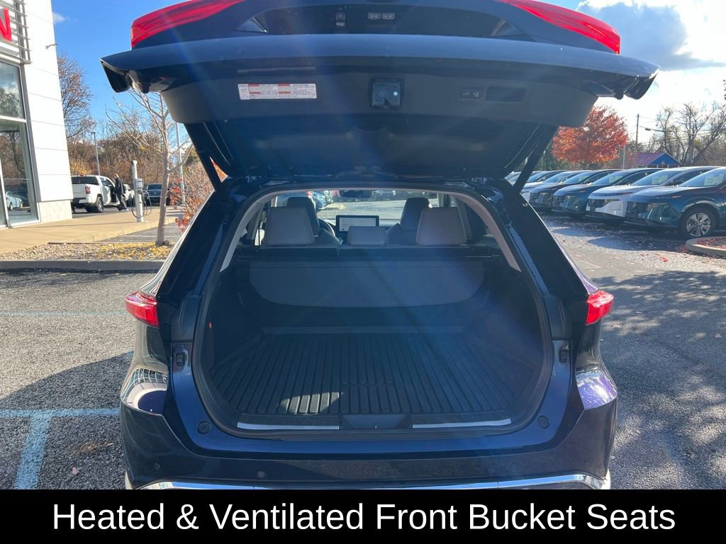 Used 2023 Toyota Venza Limited image 17