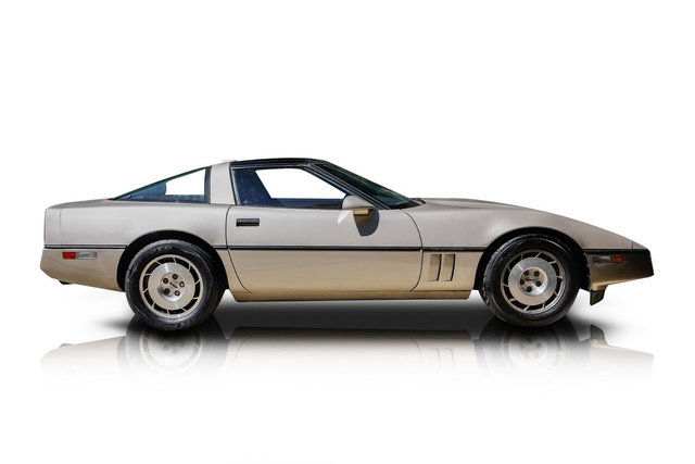 Used 1986 Chevrolet Corvette Coupe RWD image 2