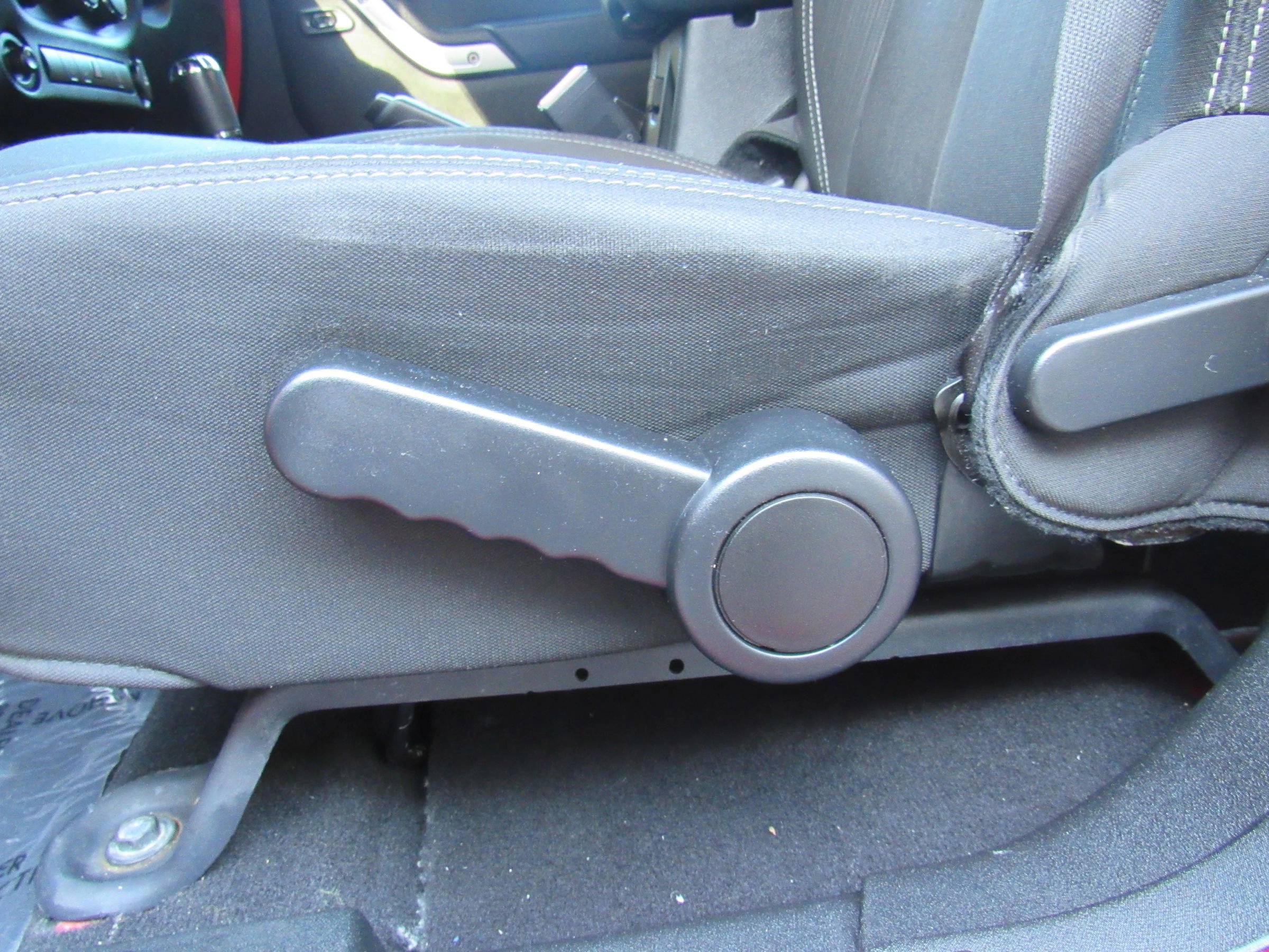 Used 2017 Jeep Wrangler Unlimited Sahara w/ Connectivity Group image 13