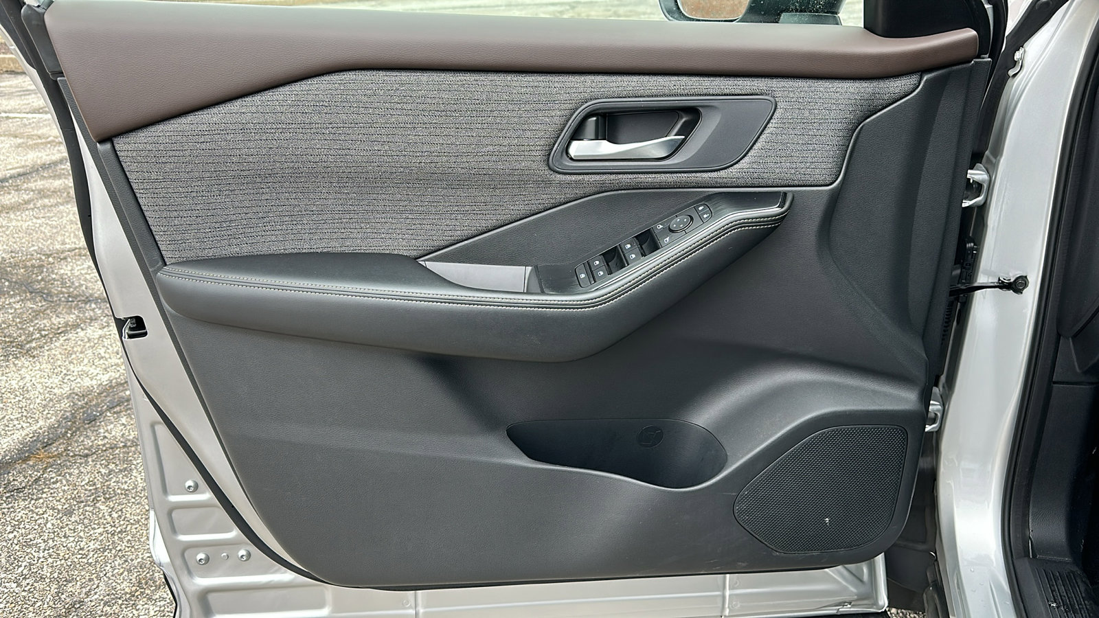 Certified 2022 Nissan Rogue SV image 12