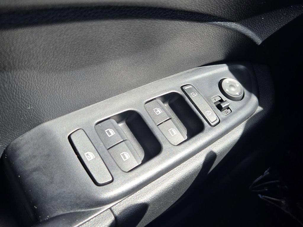 Certified 2025 Hyundai Venue SE FWD image 26