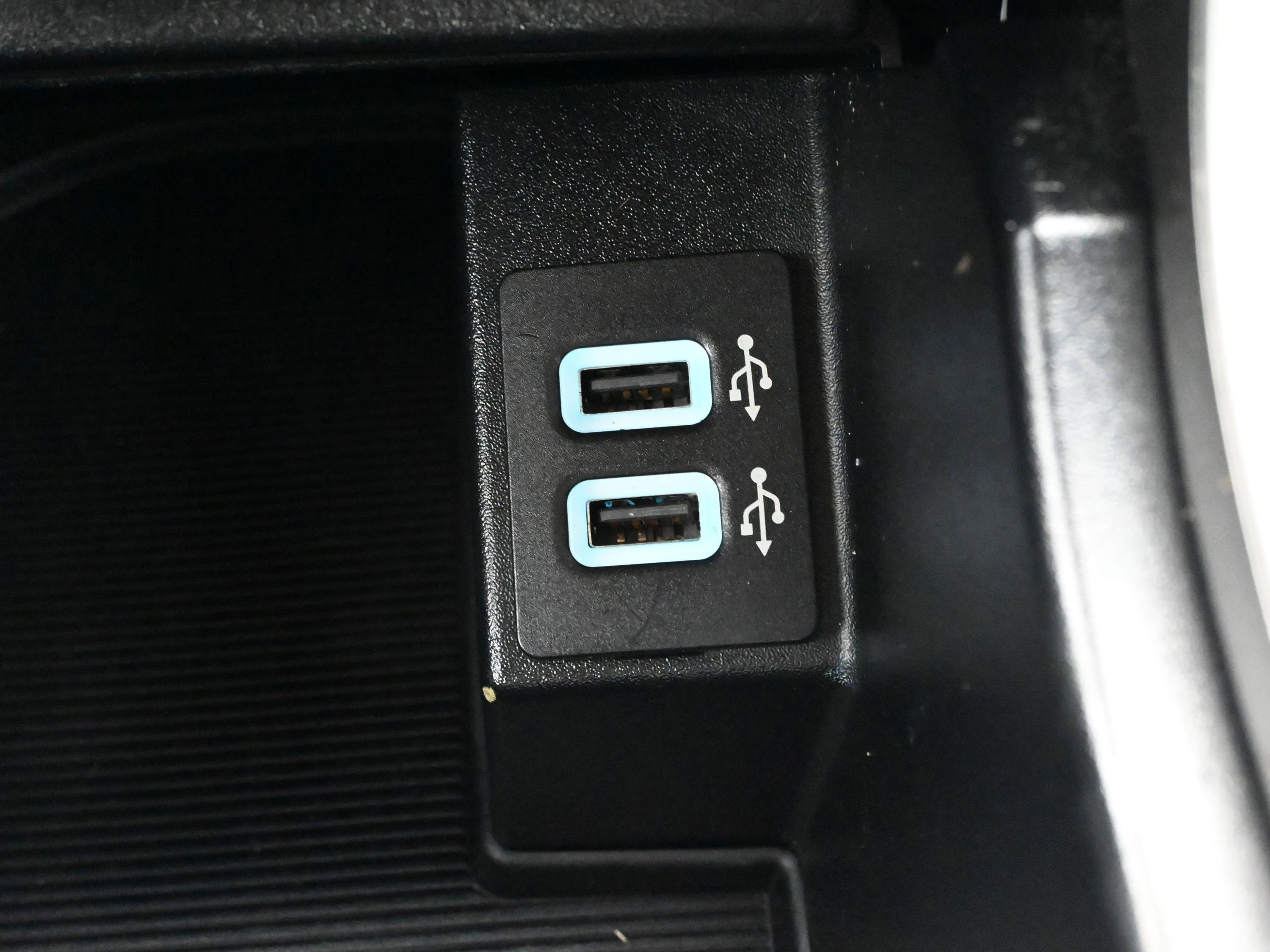 Used 2020 Ford Edge SEL image 18