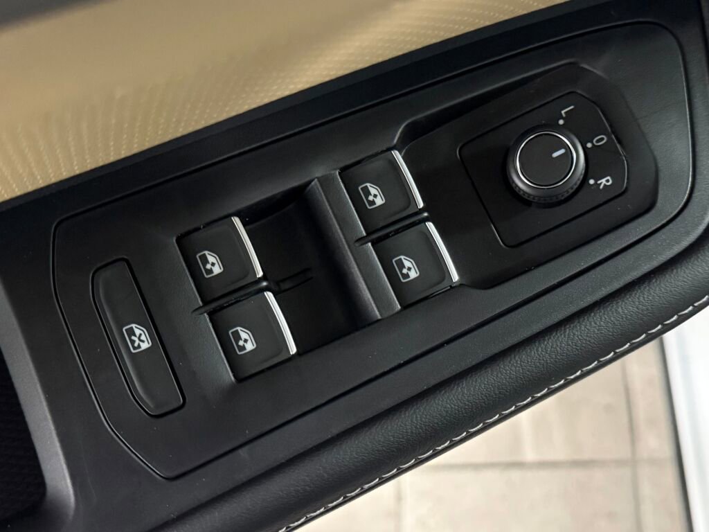 New 2026 Volkswagen Atlas Cross Sport SE image 20