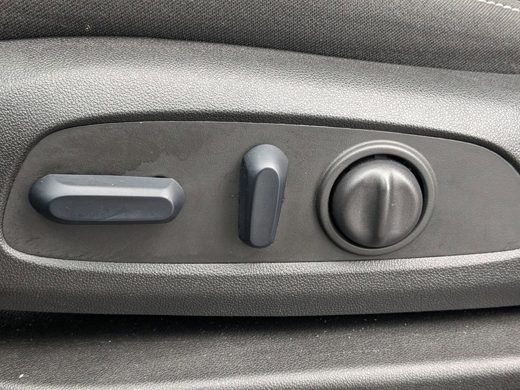 Used 2025 Chevrolet Blazer LT image 21