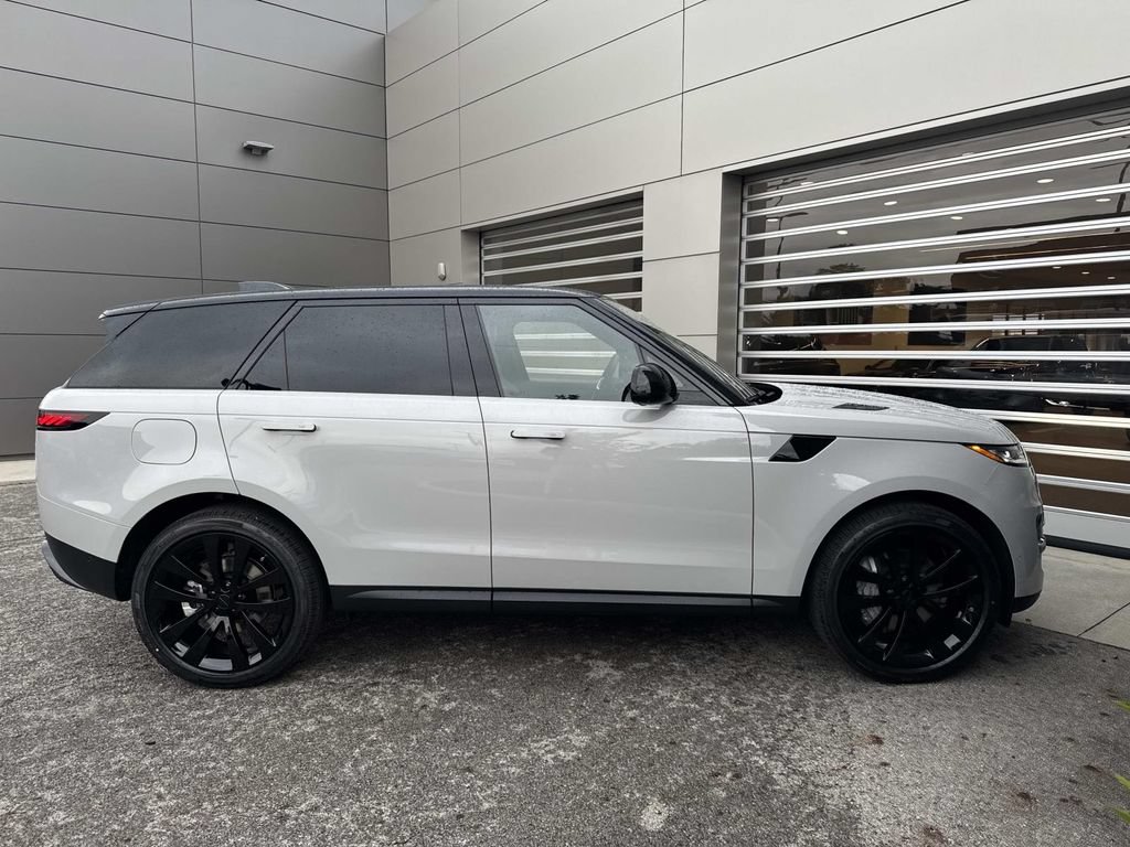 New 2026 Land Rover Range Rover Sport SE AWD/4WD image 9