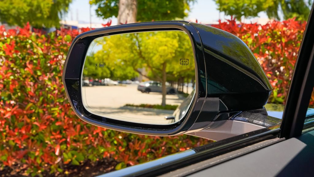 Used 2025 Cadillac Lyriq Luxury image 65