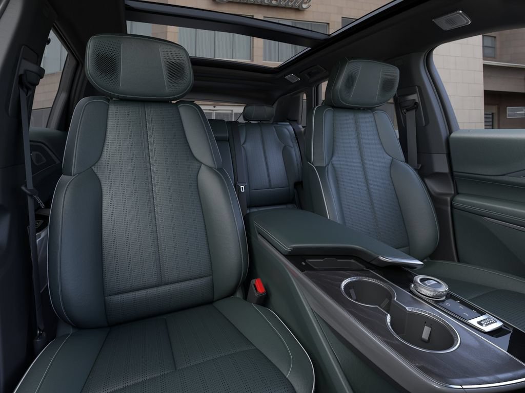 New 2026 Cadillac Lyriq Signature Sport AWD/4WD image 16