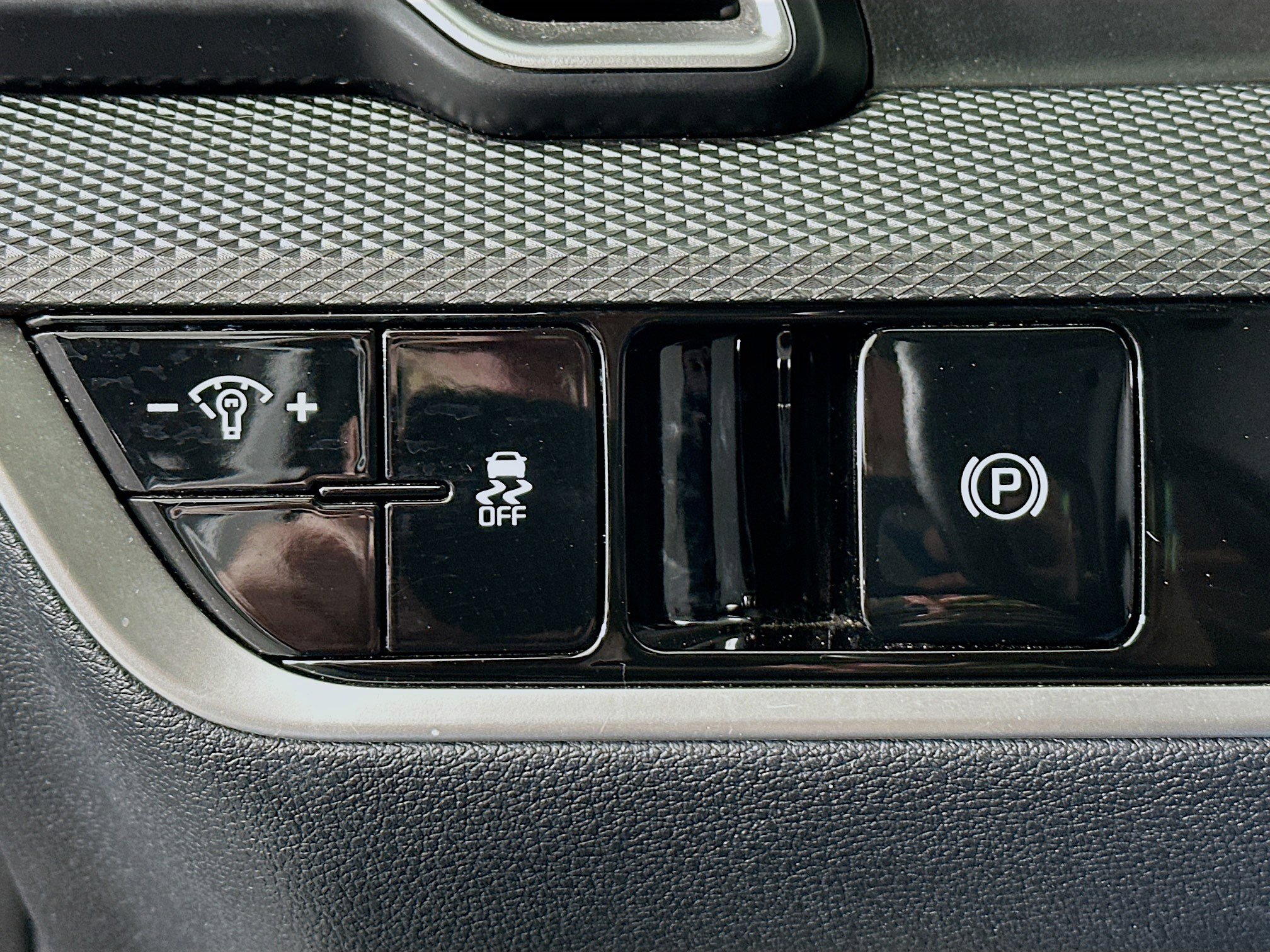 Used 2025 Kia Sportage LX image 16