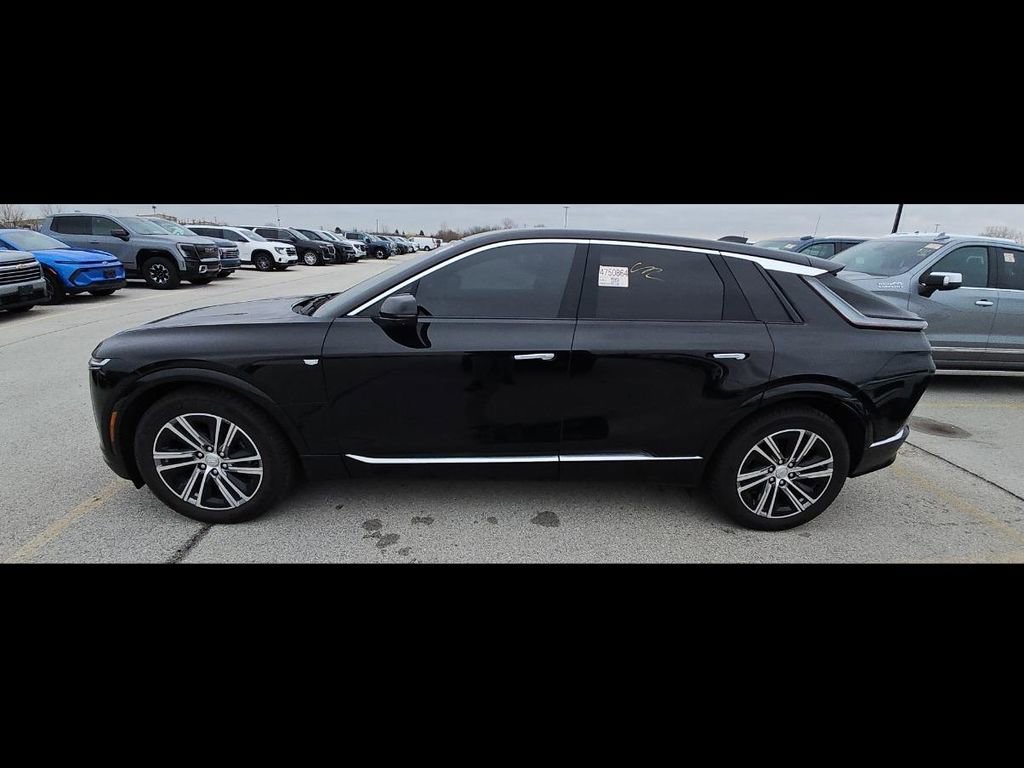 Used 2025 Cadillac Lyriq Luxury AWD/4WD image 7