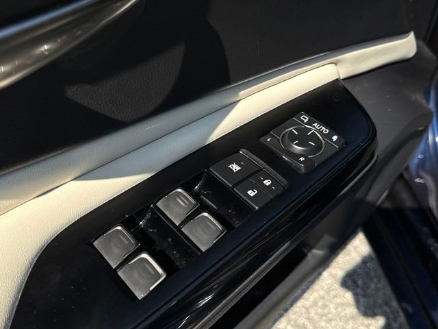 Used 2025 Lexus ES 300h w/ Premium Package FWD image 30