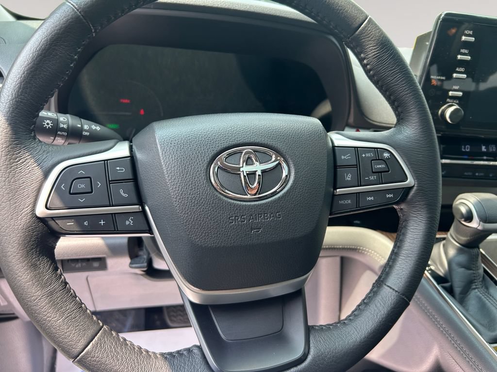 Used 2022 Toyota Sienna XLE w/ XLE Plus Package FWD image 12