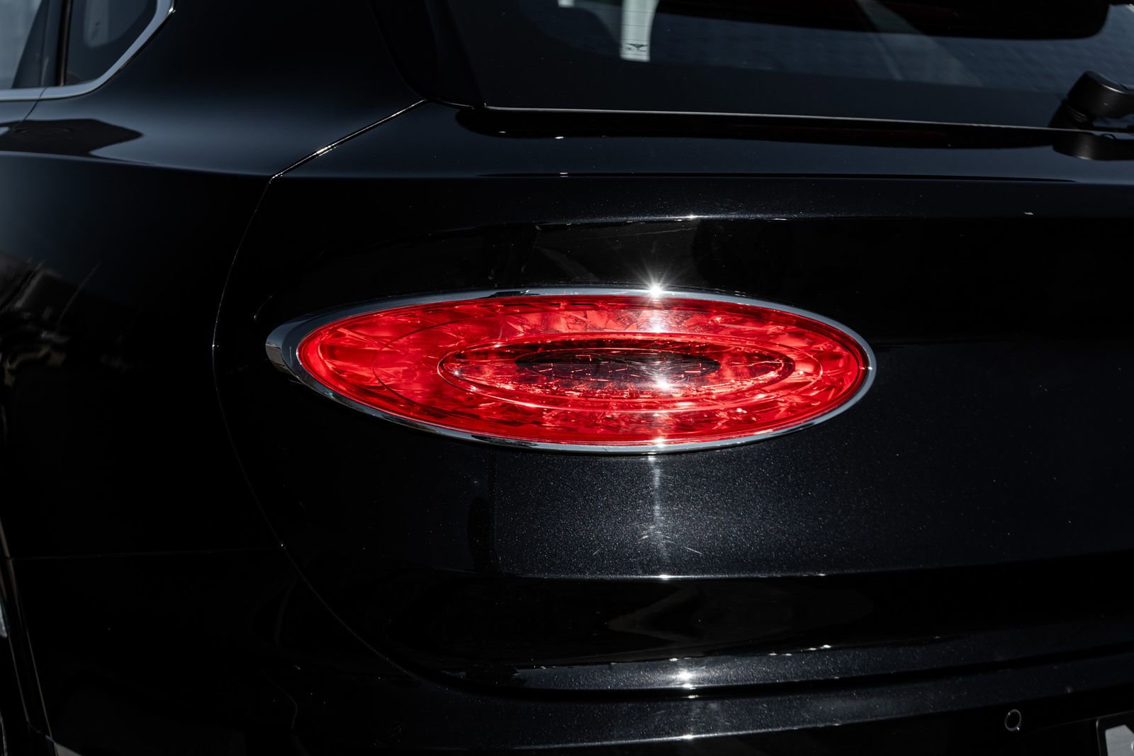 Used 2023 Bentley Bentayga Extended Wheelbase image 16