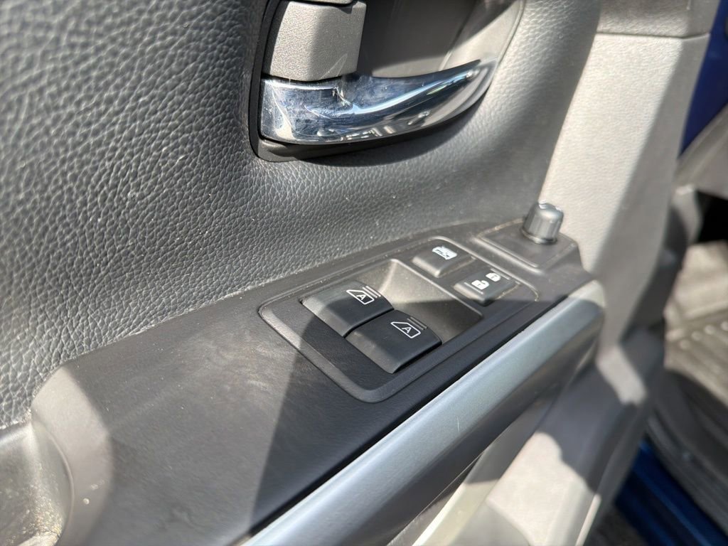 Used 2019 Nissan Titan SV image 27