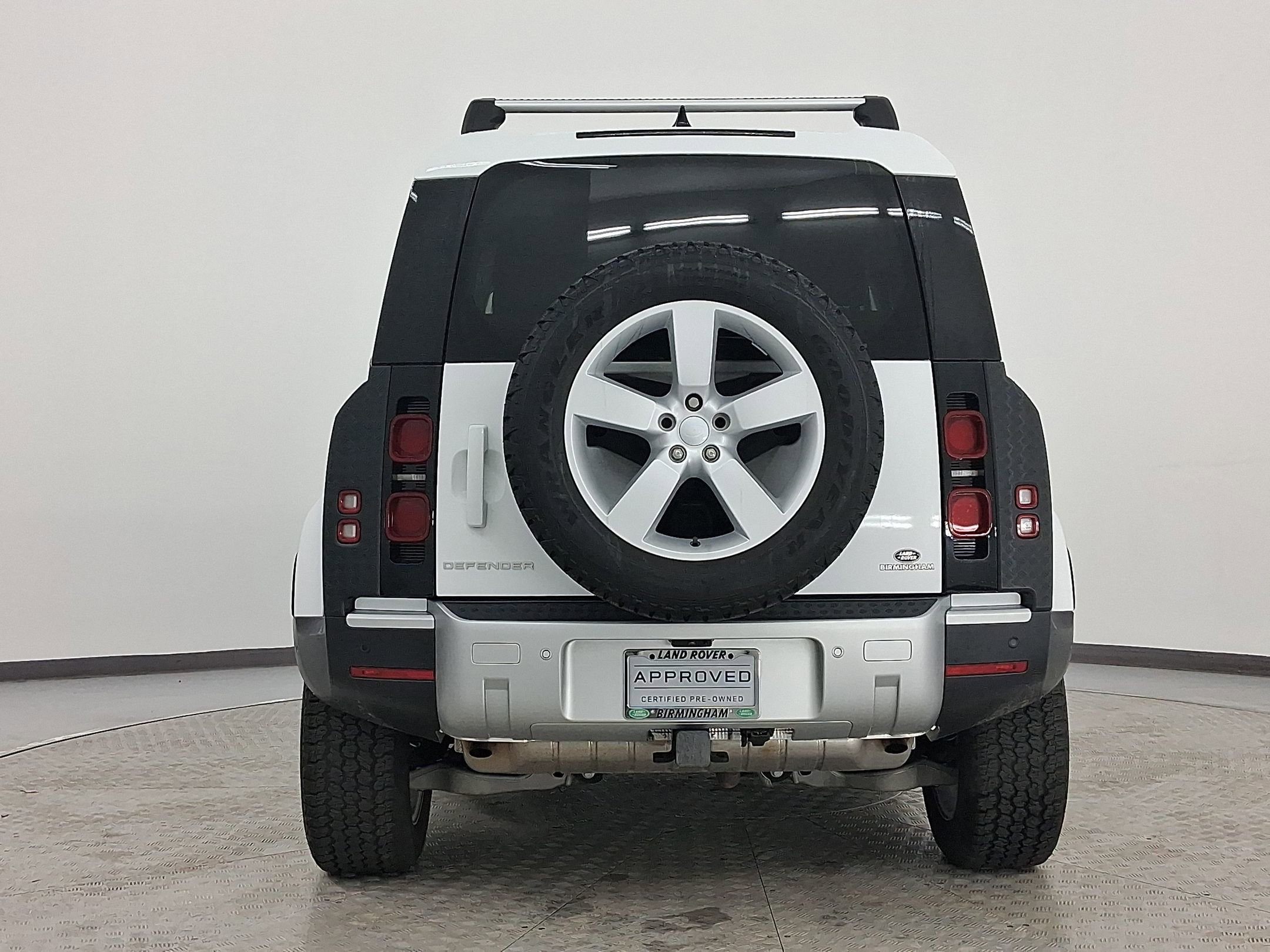 Used 2025 Land Rover Defender 90 S image 10