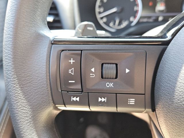 Used 2023 Nissan Rogue SV image 12