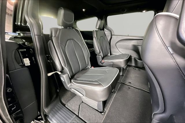 New 2027 Chrysler Pacifica Limited FWD image 11