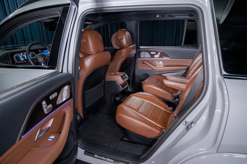 New 2026 Mercedes-Benz GLS 580 4MATIC image 31