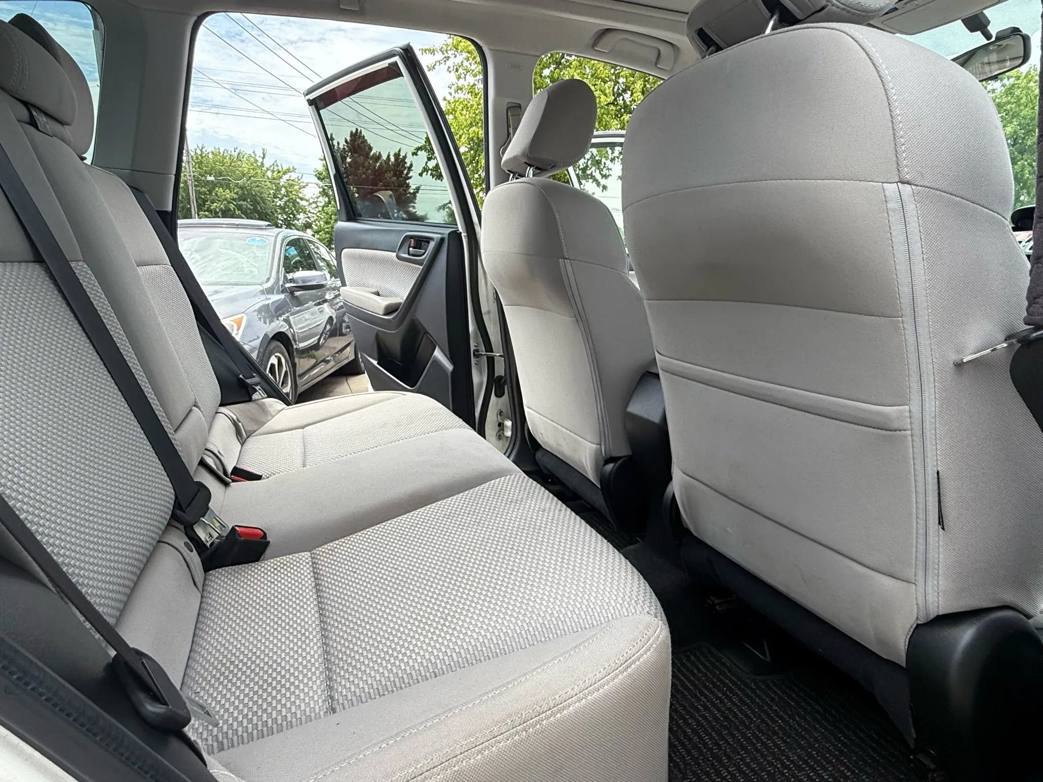 Used 2017 Subaru Forester 2.5i Premium w/ All-Weather Package image 11