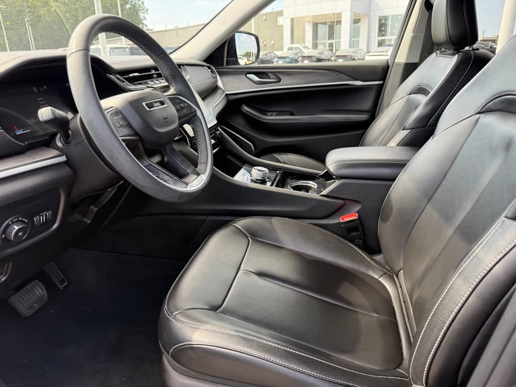 Used 2023 Jeep Grand Cherokee Limited RWD image 4