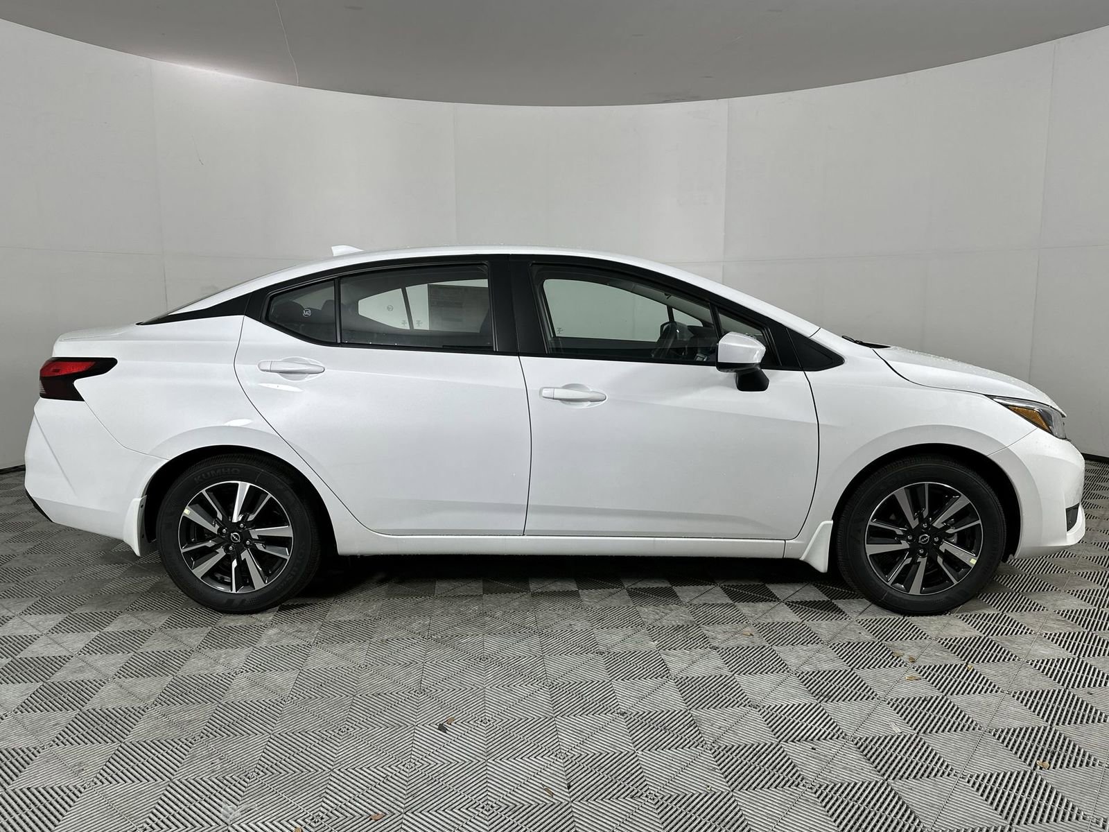 New 2025 Nissan Versa SV w/ Trunk Package FWD image 9