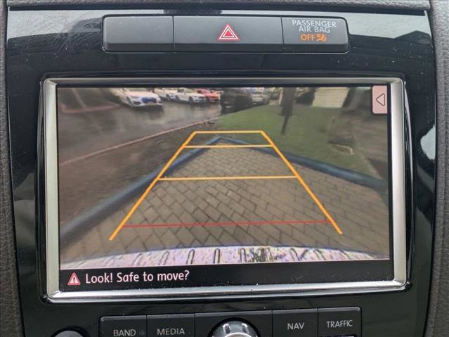 Used 2013 Volkswagen Touareg Sport image 20