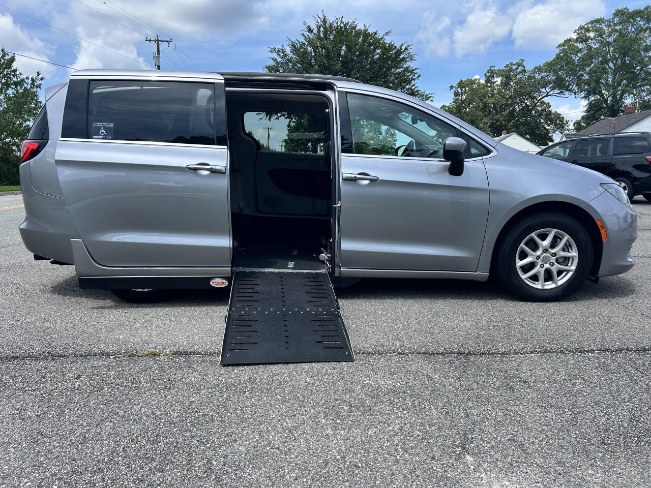 Used 2020 Chrysler Voyager Lxi image 3