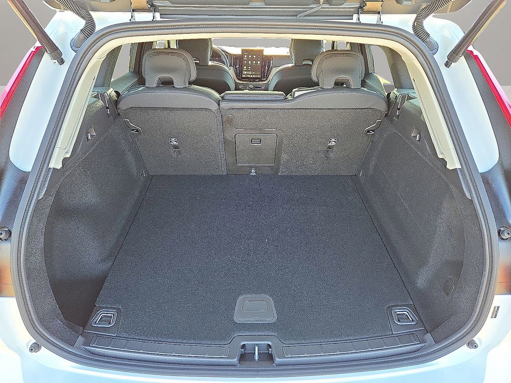 New 2026 Volvo XC60 B5 Core w/ Climate Package image 13