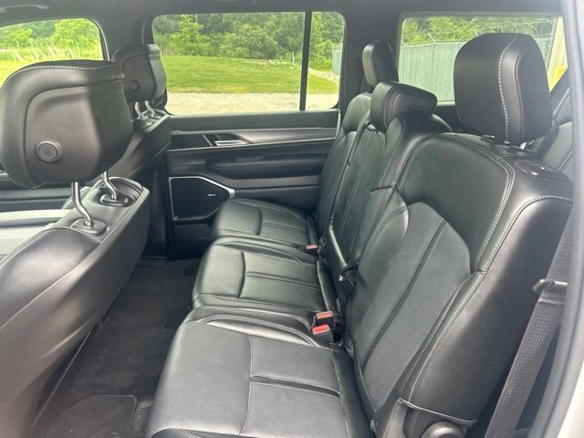 Used 2025 Jeep Wagoneer L Series II w/ 8-pass Seating Package AWD/4WD image 37