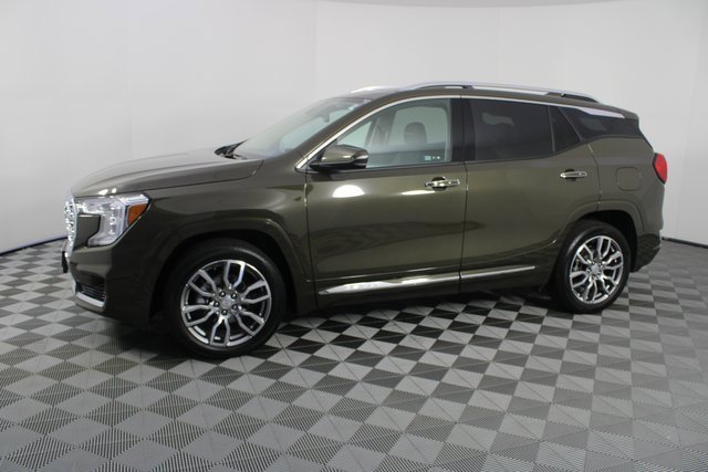 Used 2023 GMC Terrain Denali w/ Denali Premium Package image 2