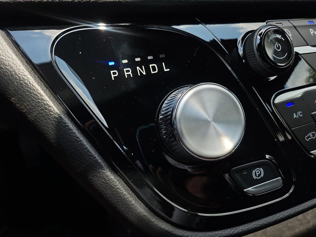 New 2025 Chrysler Voyager LX image 22