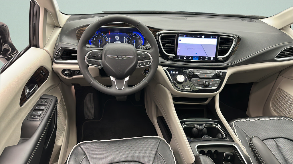 Used 2023 Chrysler Pacifica Limited FWD image 12
