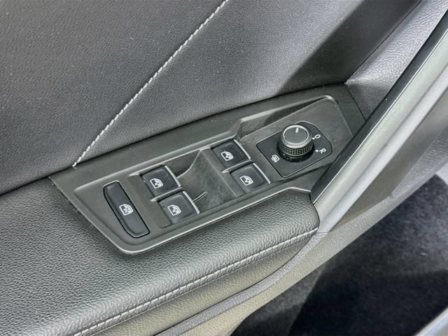 Used 2024 Volkswagen Tiguan SE AWD/4WD image 18