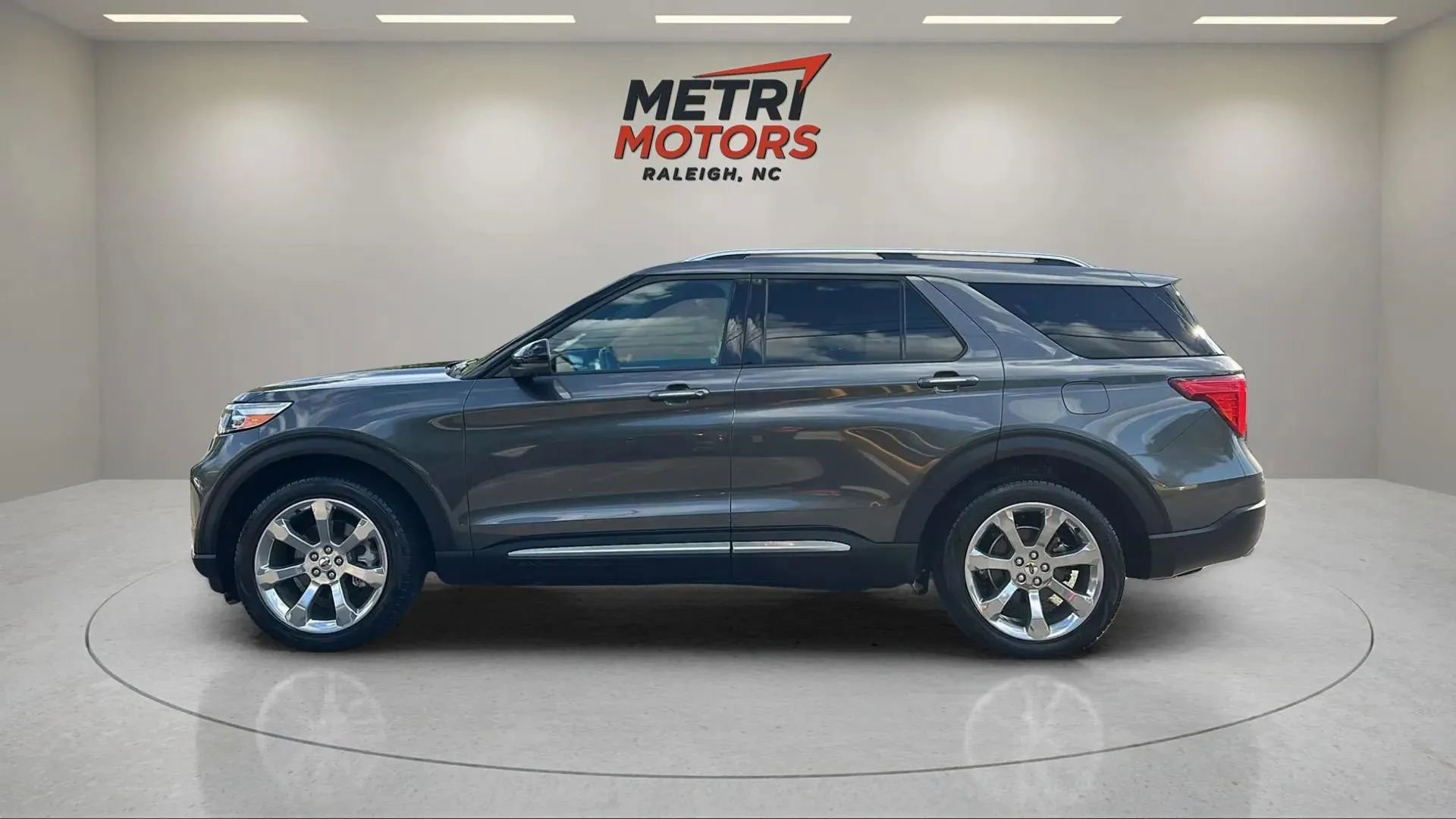 Used 2020 Ford Explorer Platinum w/ Premium Technology Package image 8