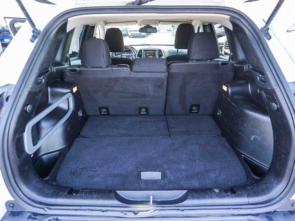Used 2015 Jeep Cherokee Latitude FWD image 25