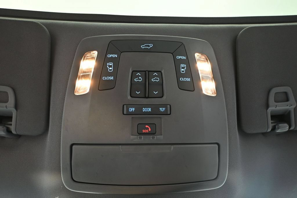 Used 2021 Toyota Sienna XSE FWD image 26
