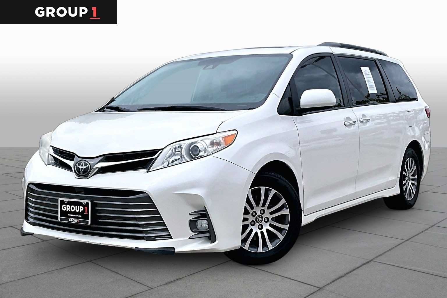 Used 2020 Toyota Sienna XLE Premium FWD image 1