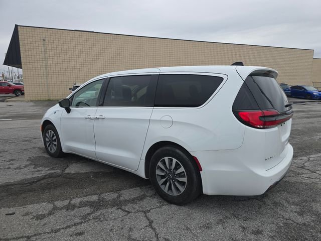 Used 2024 Chrysler Pacifica Select image 6