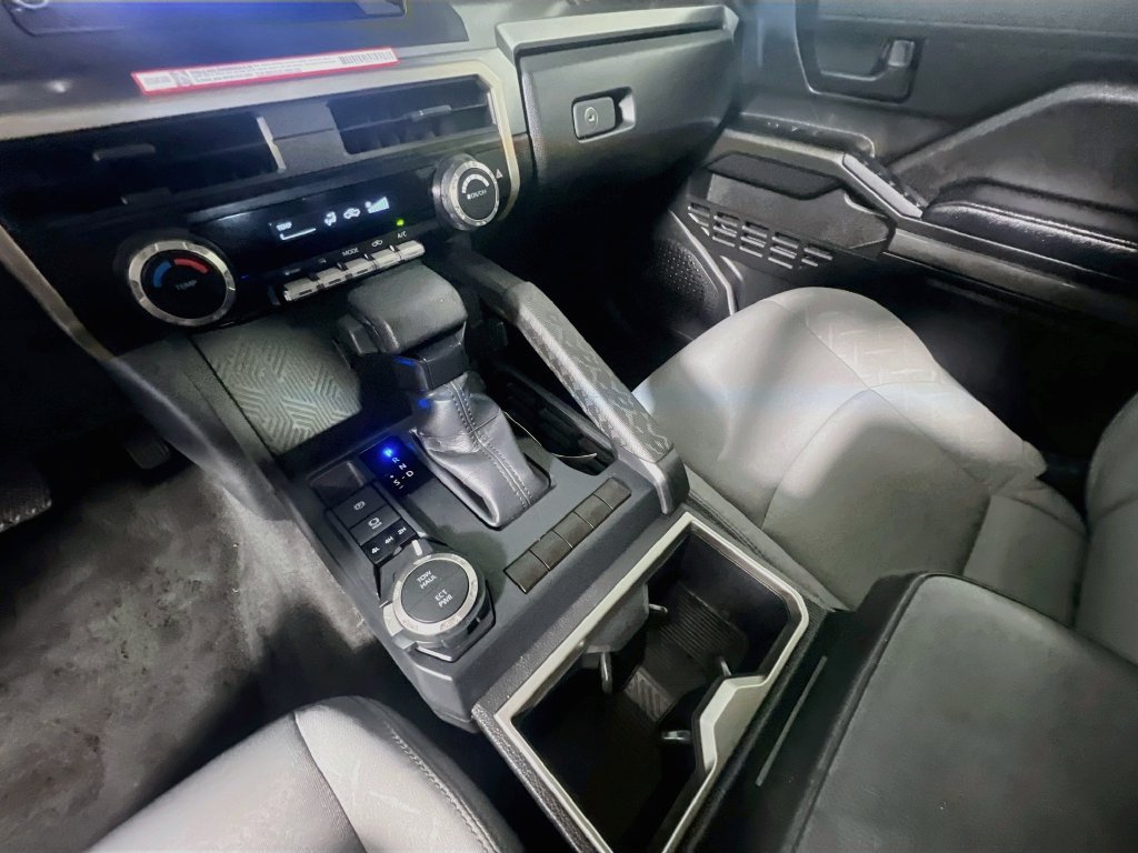 Used 2024 Toyota Tacoma SR5 AWD/4WD image 22
