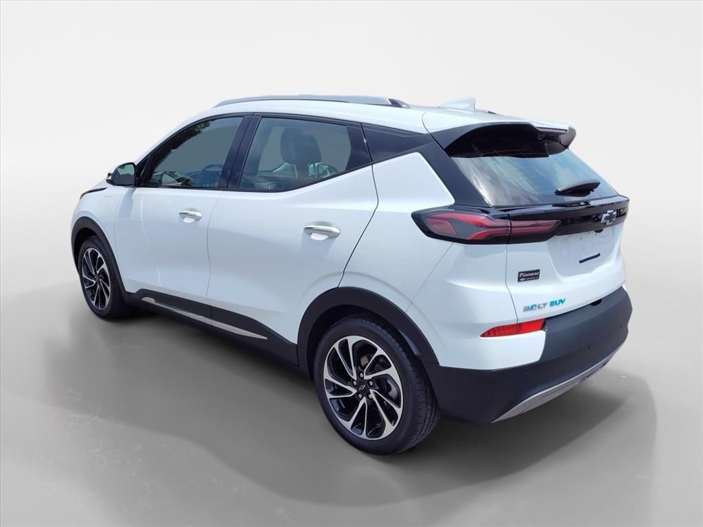 Used 2022 Chevrolet Bolt EUV Premier w/ Sun & Sound Package FWD image 3