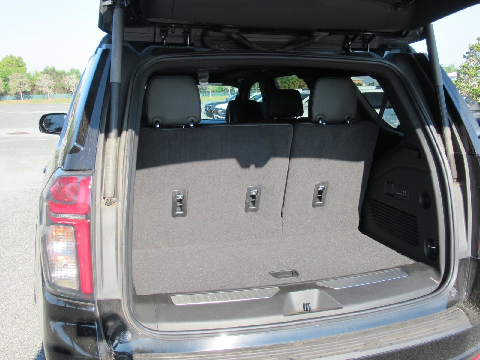 Used 2024 Chevrolet Tahoe Z71 w/ Luxury Package image 32