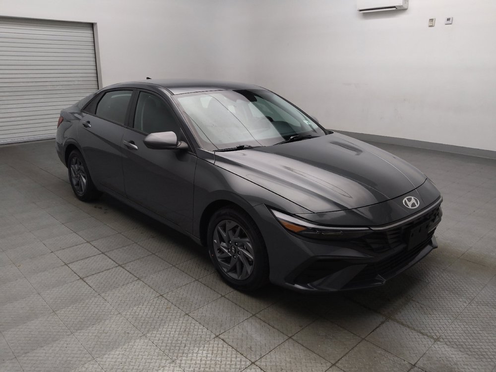 Used 2025 Hyundai Elantra Hybrid FWD image 13