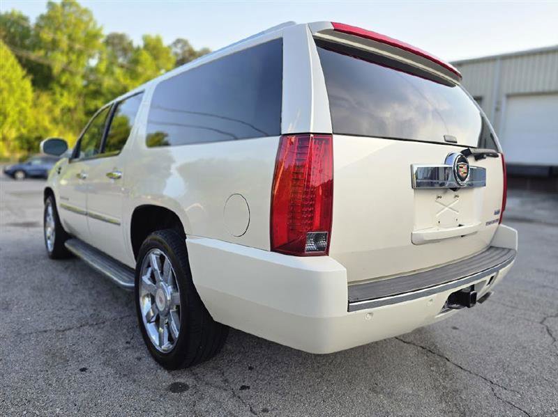 Used 2013 Cadillac Escalade ESV Luxury RWD image 6