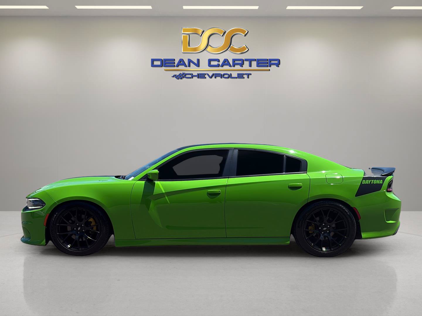 Used 2017 Dodge Charger R/T RWD image 2