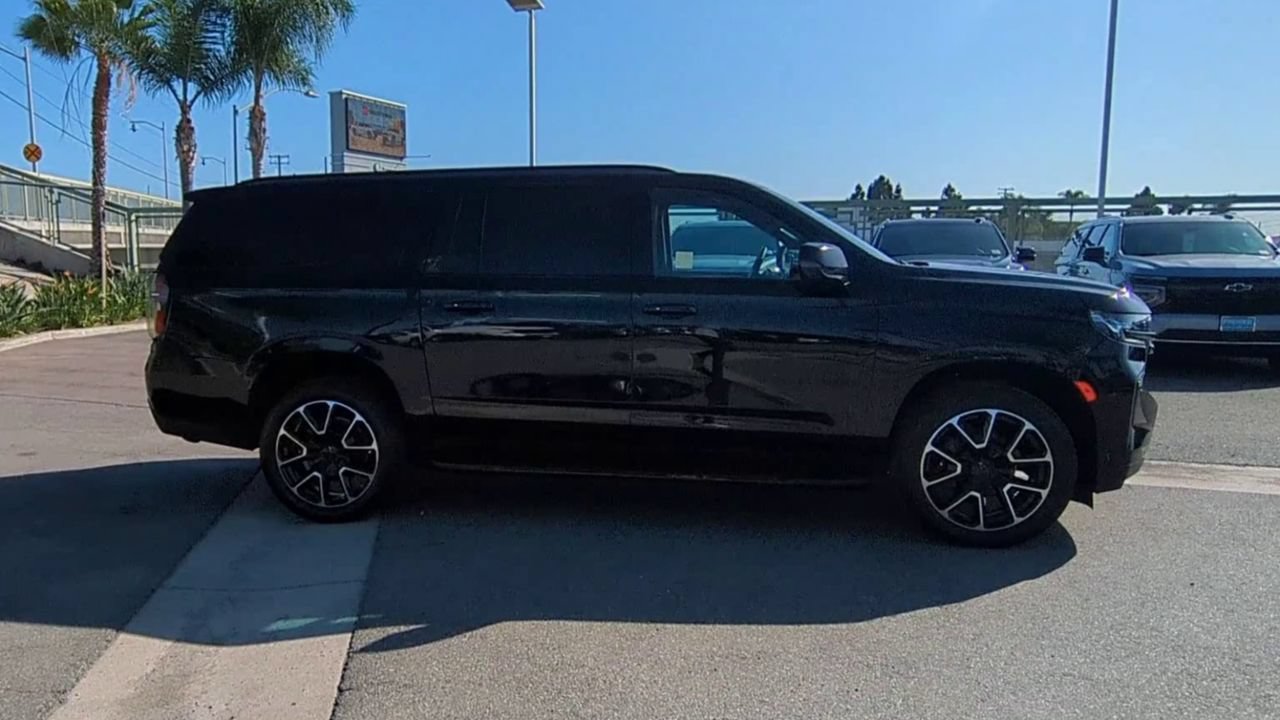 Used 2024 Chevrolet Suburban RST w/ Luxury Package AWD/4WD image 9