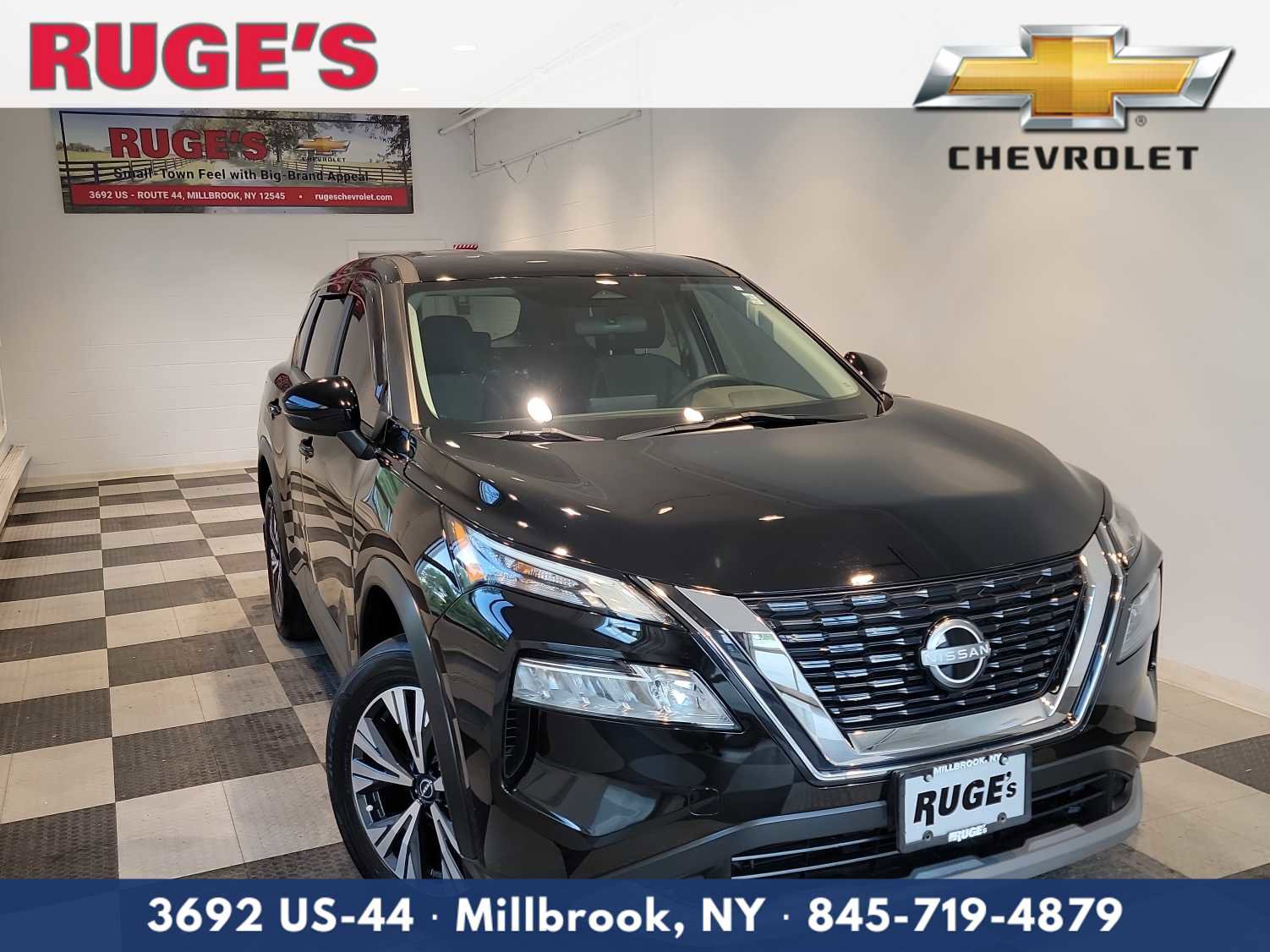 Used 2022 Nissan Rogue SV image 1