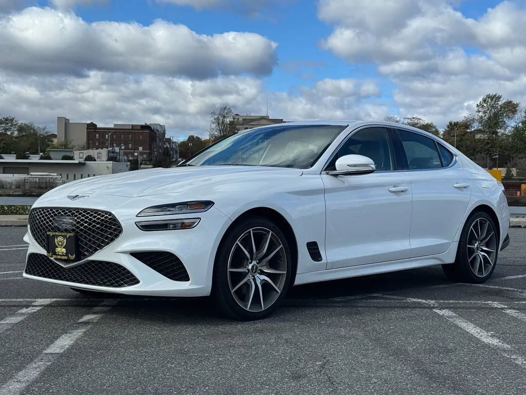 Used 2023 Genesis G70 2.0T image 3