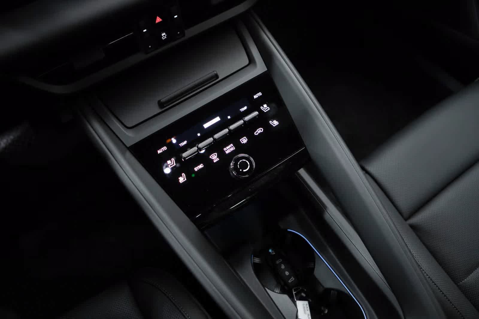 Certified 2025 Porsche Macan 4 Electric AWD/4WD image 28