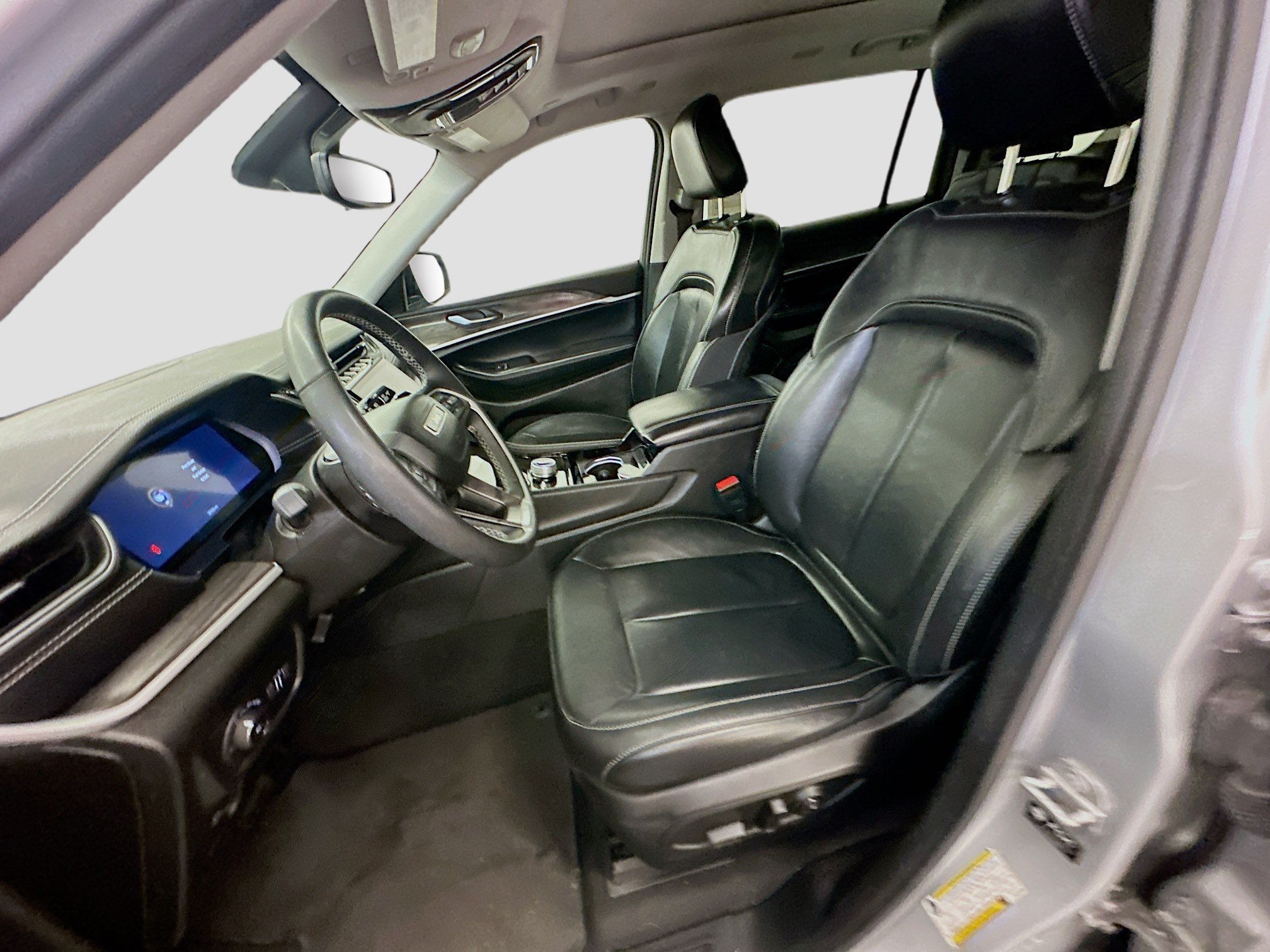 Used 2023 Jeep Grand Cherokee L Limited w/ Black Appearance Package AWD/4WD image 13